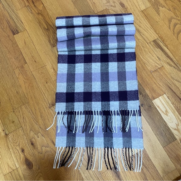 Aquascutum wool cashmere fringed scarf. Unisex - Picture 5 of 6